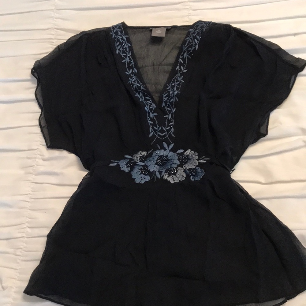 Cute Blouse w Beading